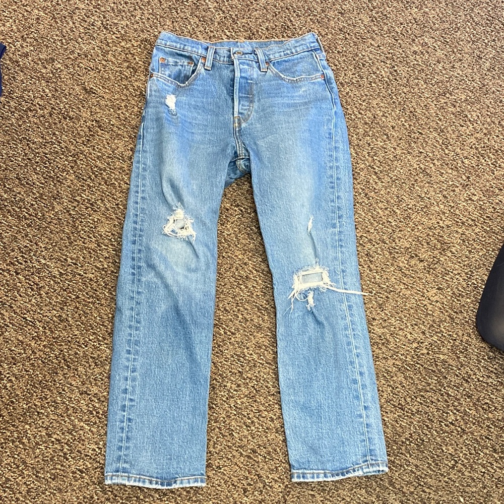 Levi’s 501 Distressed size W25 L26 button front